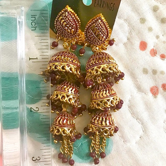 Very Pretty - Dangly Earrings! - Picture 2 of 3